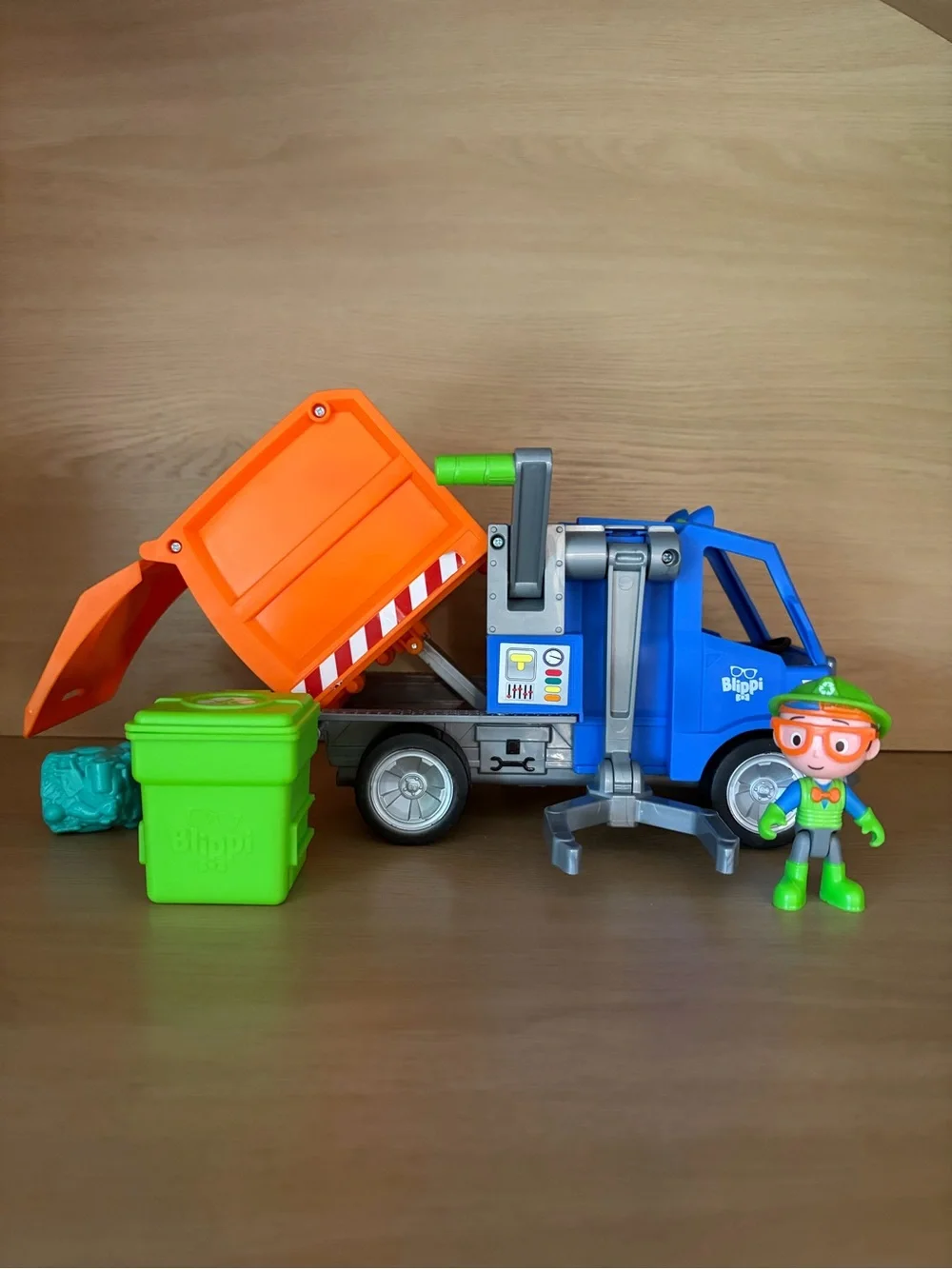 ✨$12✨Blippi Recycling Truck with Sound + Blippi Figure + Recycle Bin